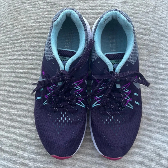 Nike Shoes - NIKE Athletic Shoes • Zoom • Women’s Size 7 • EUC